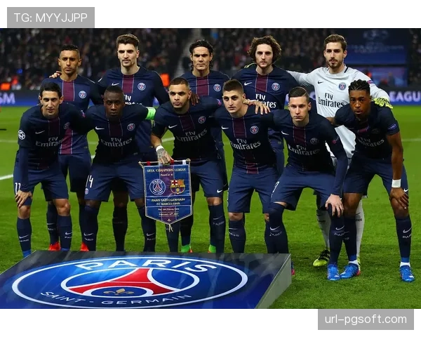 巴黎圣日耳曼举办女性足球主题开放日，吸引数千球迷参与